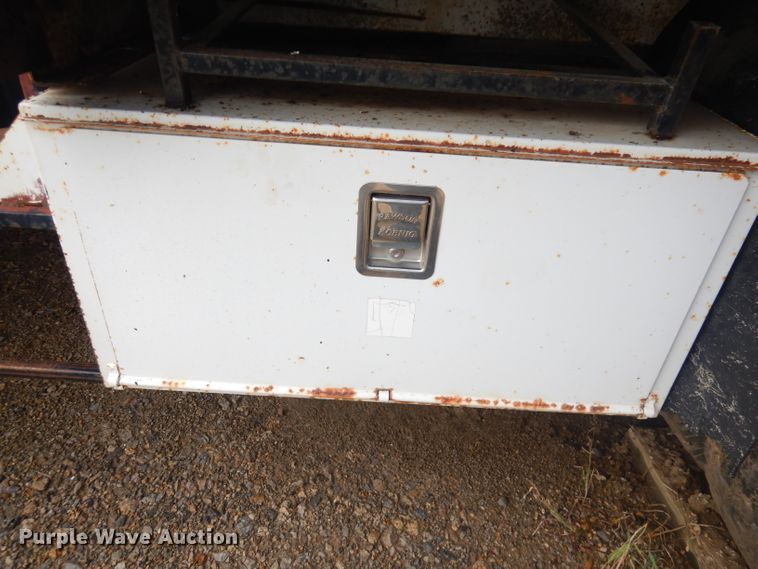 image for item DK3046 1990 Chevrolet C7500  pothole patch truck