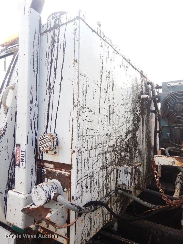 image for item DK3046 1990 Chevrolet C7500  pothole patch truck