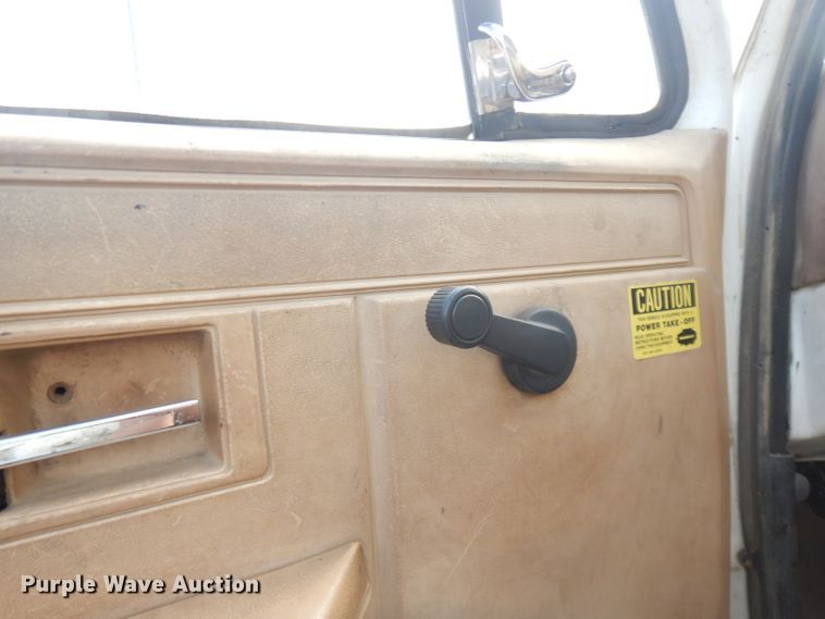 image for item DK3046 1990 Chevrolet C7500  pothole patch truck