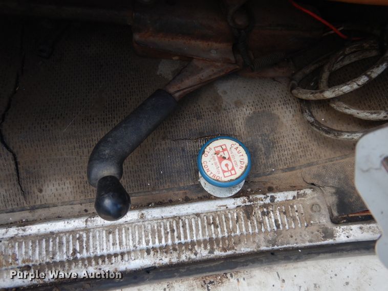 image for item DK3046 1990 Chevrolet C7500  pothole patch truck