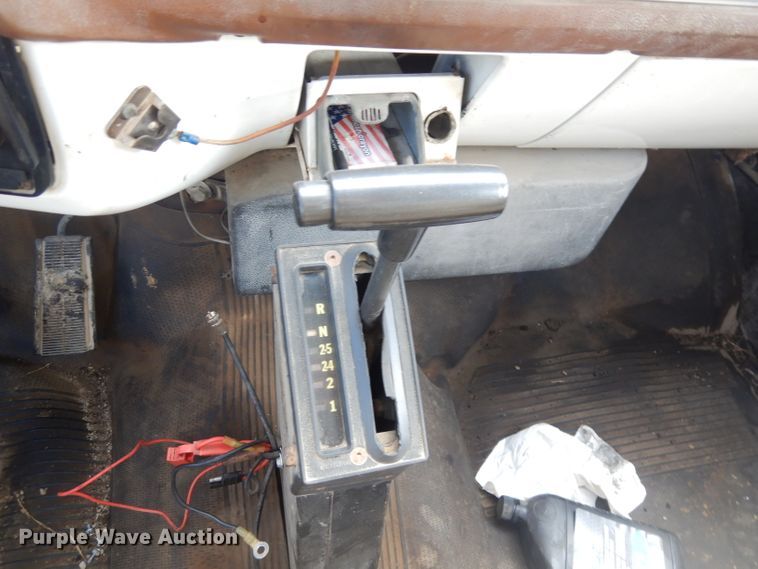 image for item DK3046 1990 Chevrolet C7500  pothole patch truck