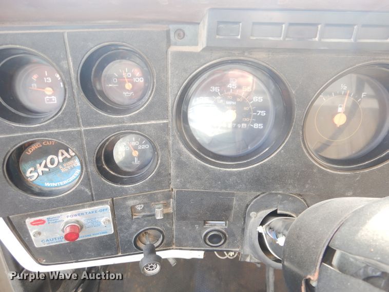 image for item DK3046 1990 Chevrolet C7500  pothole patch truck