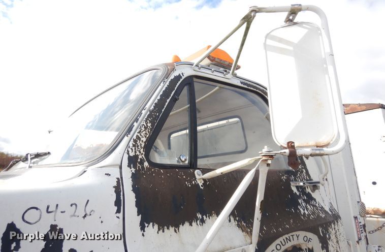 image for item DK3046 1990 Chevrolet C7500  pothole patch truck