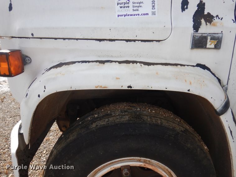 image for item DK3046 1990 Chevrolet C7500  pothole patch truck