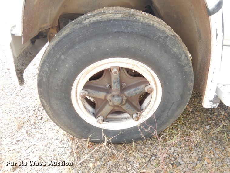 image for item DK3046 1990 Chevrolet C7500  pothole patch truck