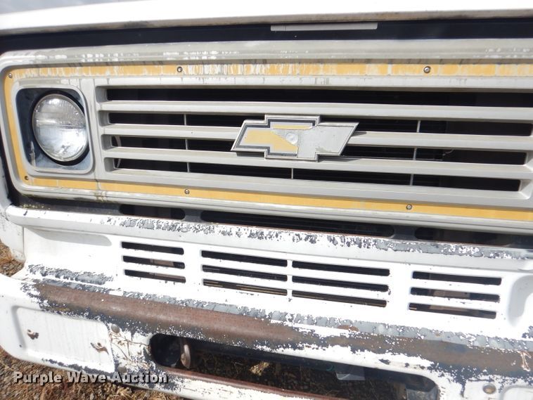 image for item DK3046 1990 Chevrolet C7500  pothole patch truck