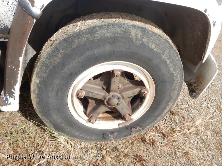 image for item DK3046 1990 Chevrolet C7500  pothole patch truck