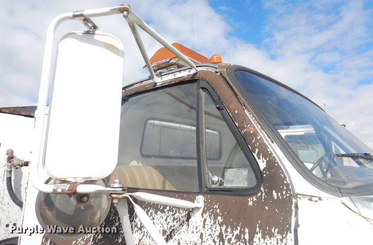 image for item DK3046 1990 Chevrolet C7500  pothole patch truck