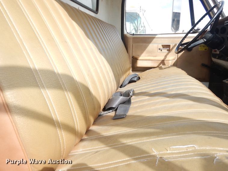 image for item DK3046 1990 Chevrolet C7500  pothole patch truck