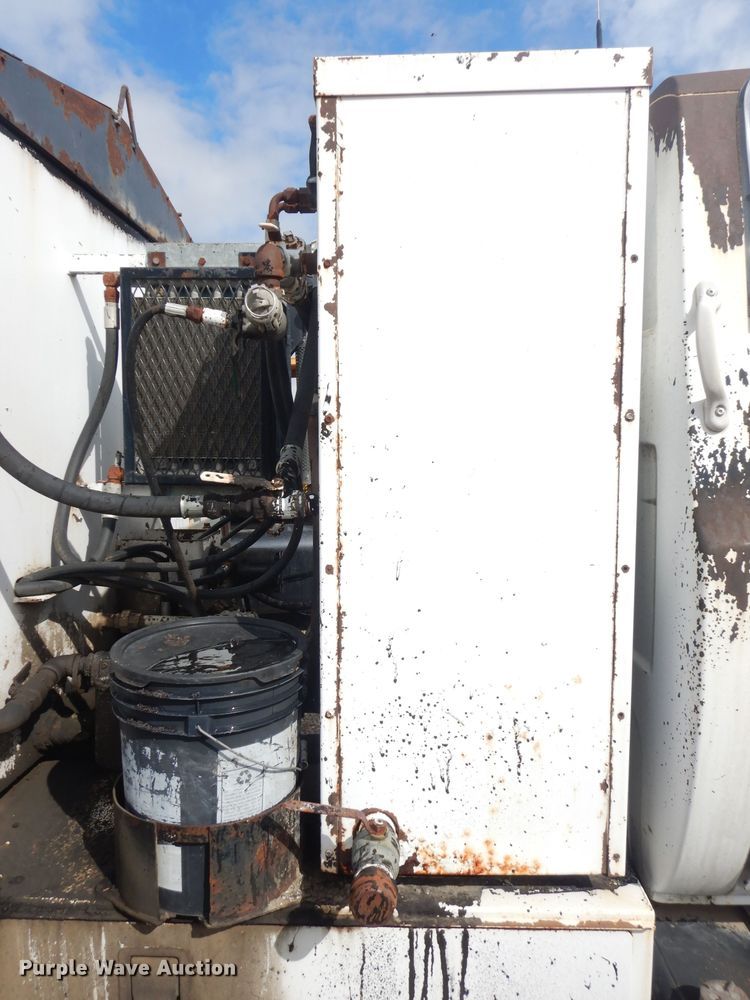 image for item DK3046 1990 Chevrolet C7500  pothole patch truck