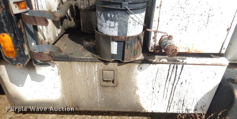 image for item DK3046 1990 Chevrolet C7500  pothole patch truck