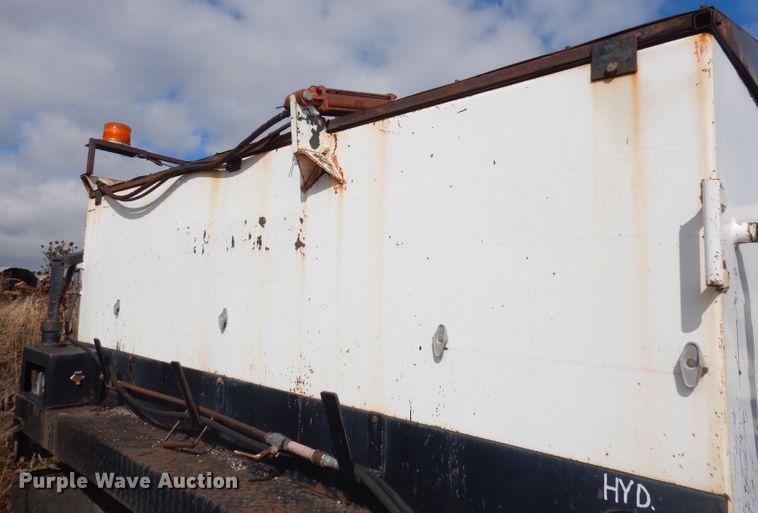 image for item DK3046 1990 Chevrolet C7500  pothole patch truck