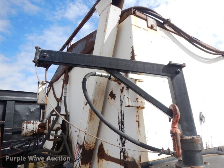 image for item DK3046 1990 Chevrolet C7500  pothole patch truck