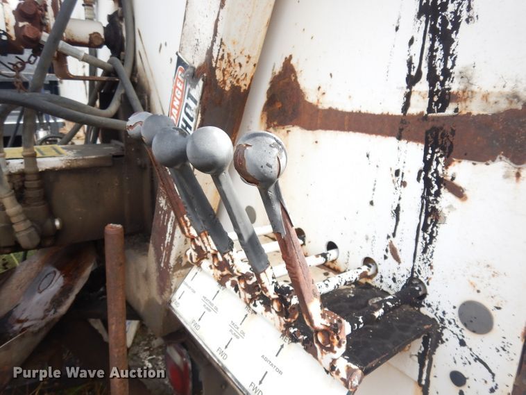 image for item DK3046 1990 Chevrolet C7500  pothole patch truck