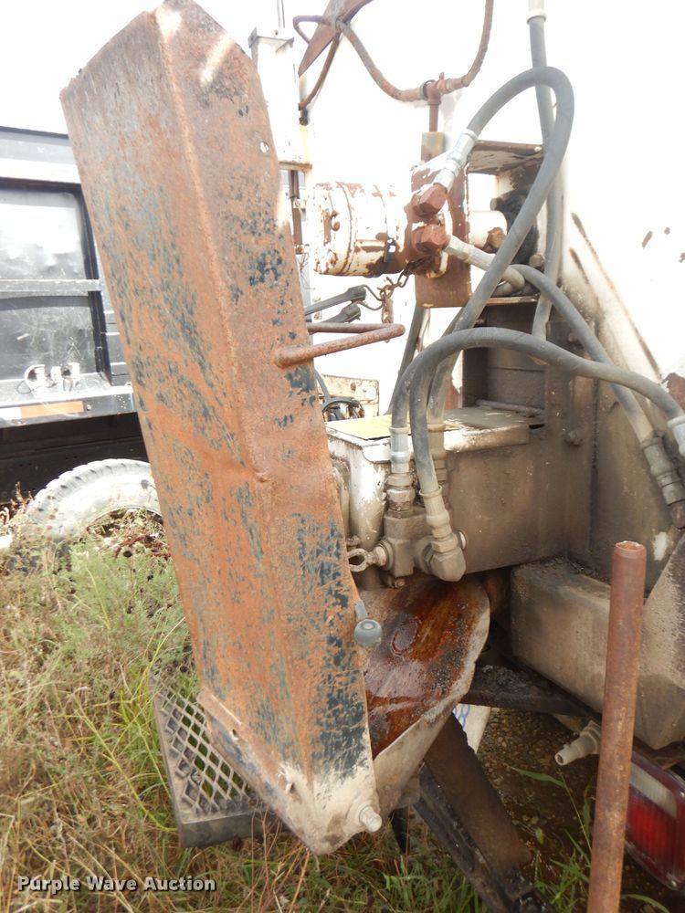 image for item DK3046 1990 Chevrolet C7500  pothole patch truck