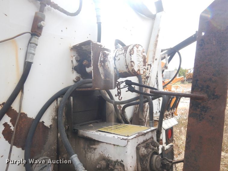 image for item DK3046 1990 Chevrolet C7500  pothole patch truck