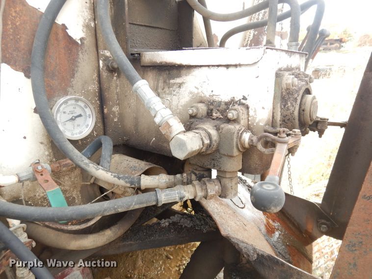 image for item DK3046 1990 Chevrolet C7500  pothole patch truck