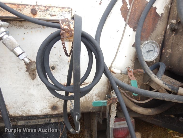 image for item DK3046 1990 Chevrolet C7500  pothole patch truck