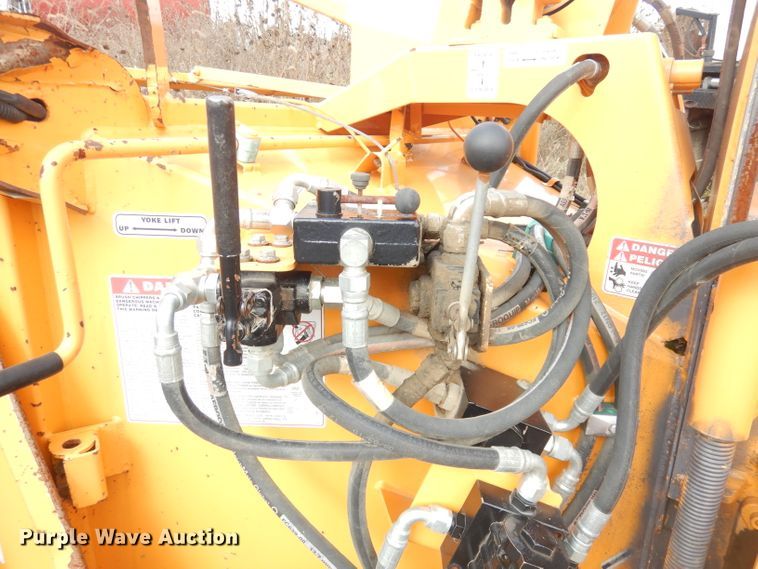 image for item DK3047 2016 Bandit Intimidator 1390XP  wood chipper