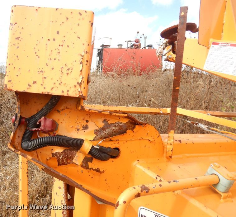 image for item DK3047 2016 Bandit Intimidator 1390XP  wood chipper