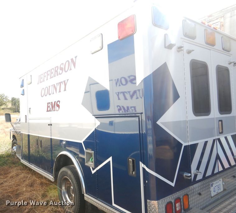 image for item DK3050 2001 Ford Econoline E450 Super Duty  ambulance