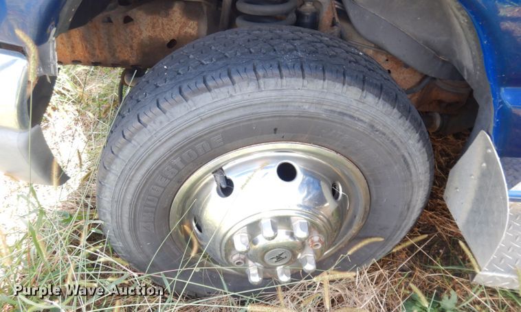 image for item DK3050 2001 Ford Econoline E450 Super Duty  ambulance