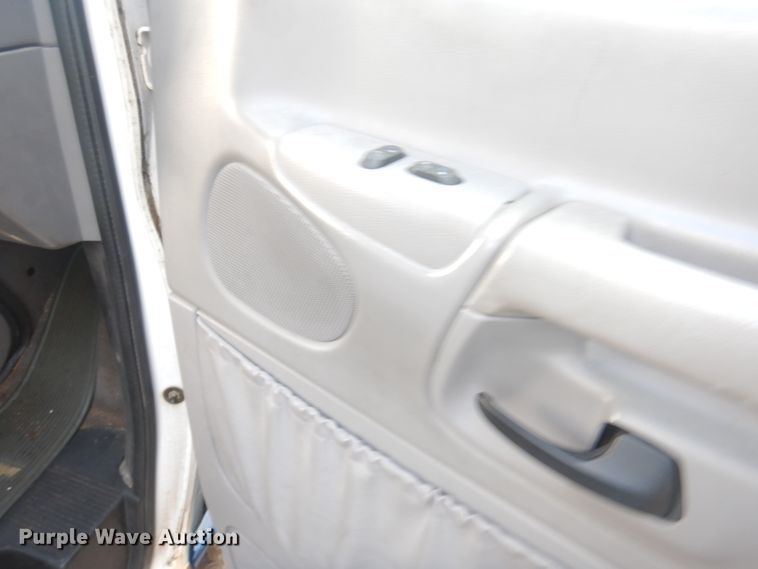 image for item DK3050 2001 Ford Econoline E450 Super Duty  ambulance