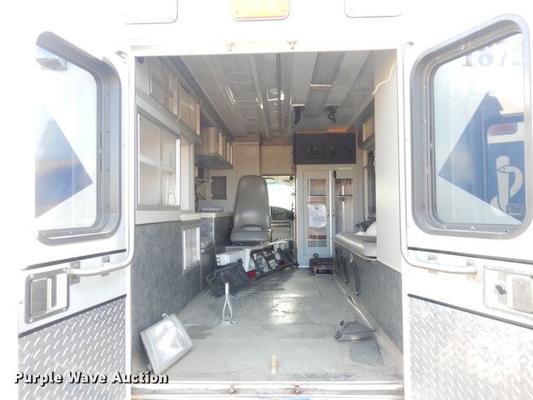 image for item DK3050 2001 Ford Econoline E450 Super Duty  ambulance
