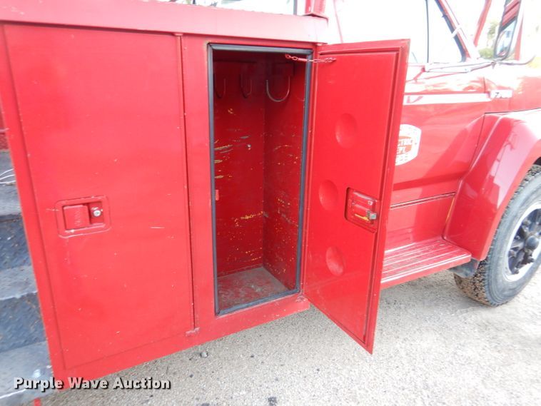 image for item DL3219 1990 Ford F700  bucket truck