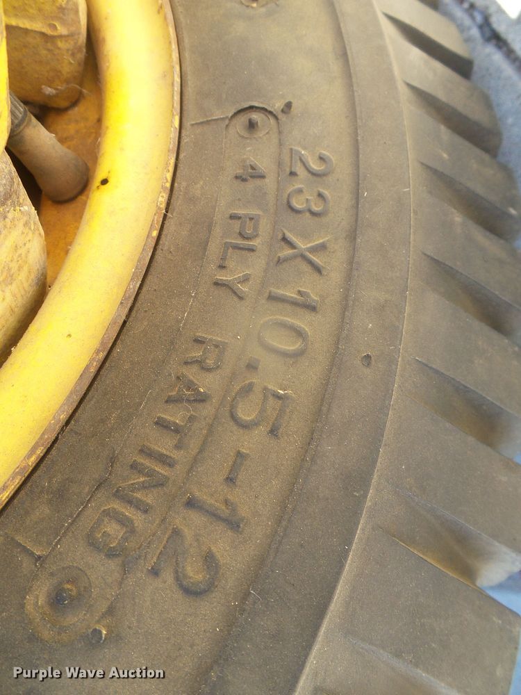 image for item GP9523 John Deere 318  garden tractor