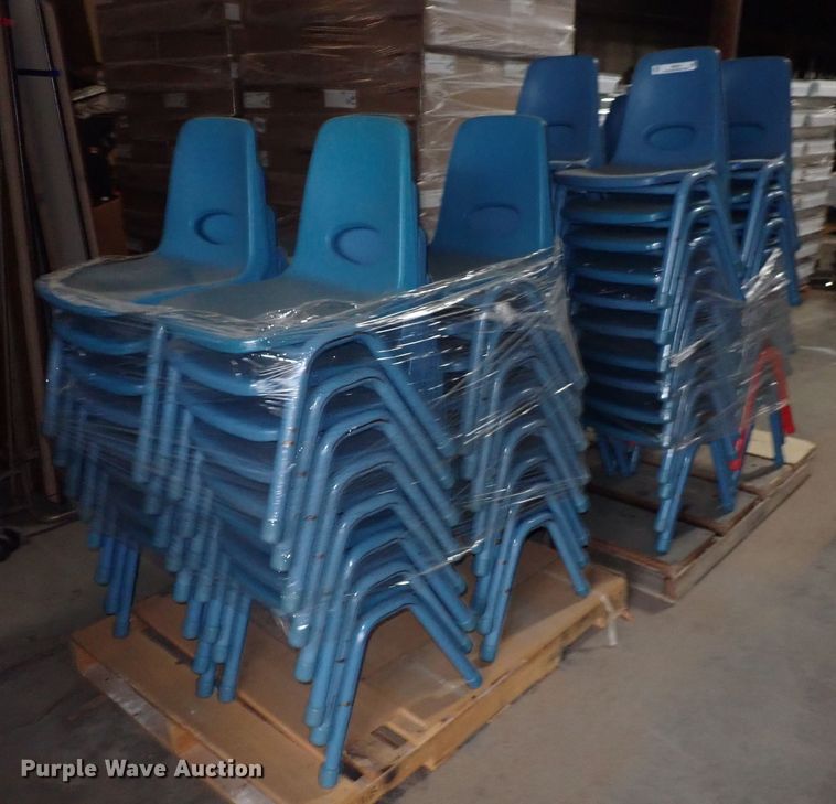 image for item IB9101 Approximately 110 plastic chairs