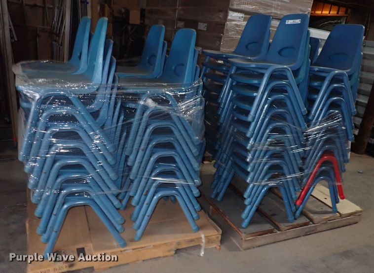 image for item IB9101 Approximately 110 plastic chairs