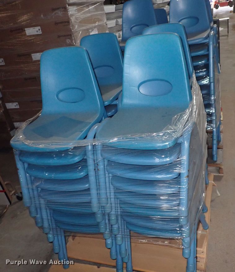 image for item IB9101 Approximately 110 plastic chairs