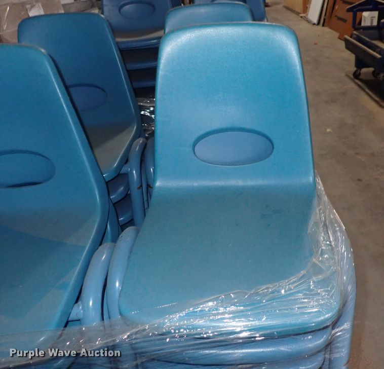 image for item IB9101 Approximately 110 plastic chairs