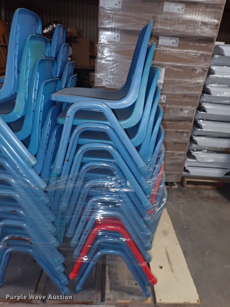 image for item IB9101 Approximately 110 plastic chairs