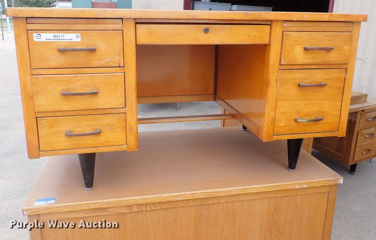 image for item IB9117 (5) wood desks