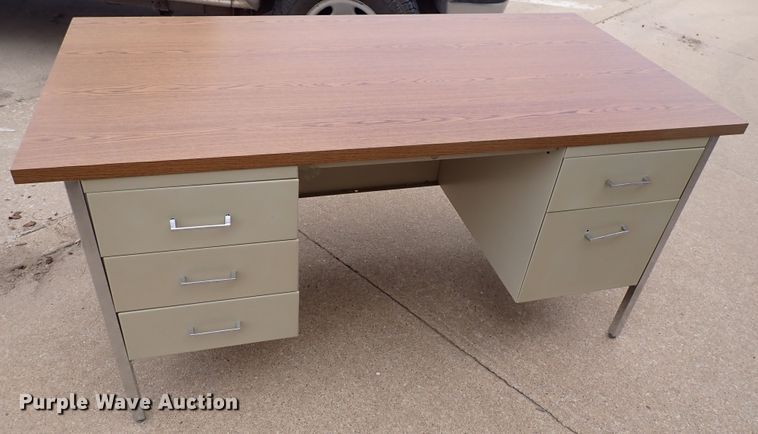 image for item IB9118 (10) metal desks