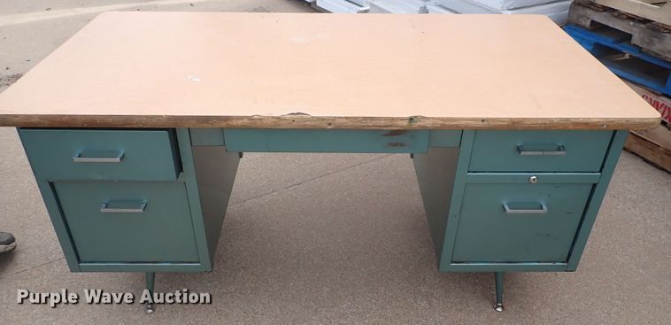 image for item IB9118 (10) metal desks