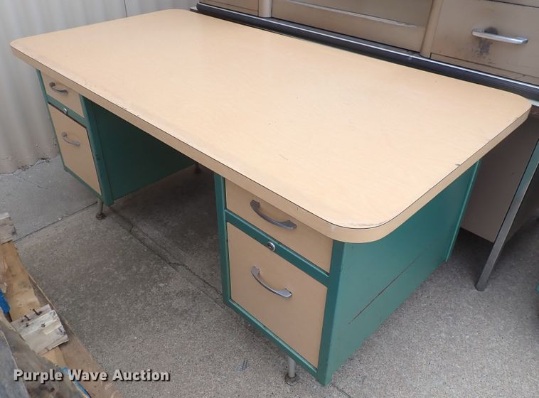 image for item IB9118 (10) metal desks