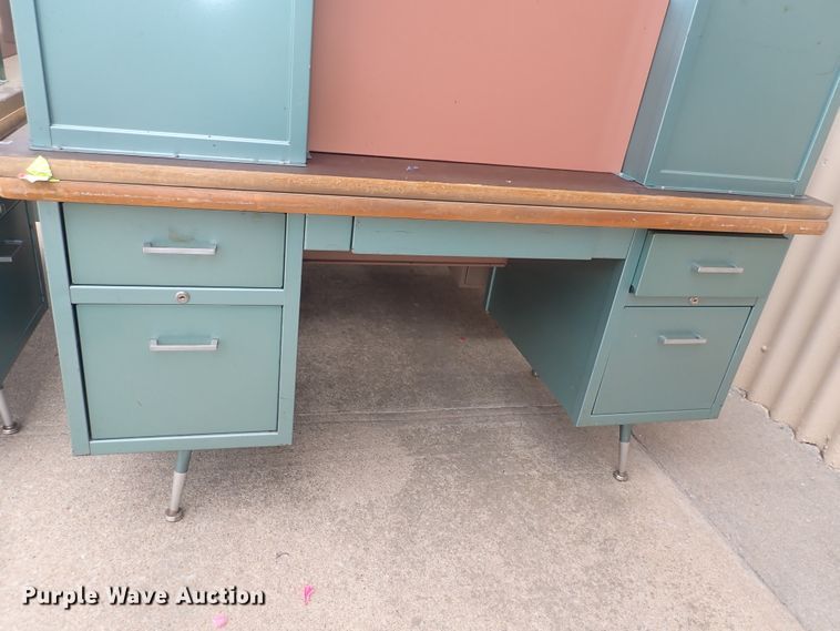 image for item IB9118 (10) metal desks