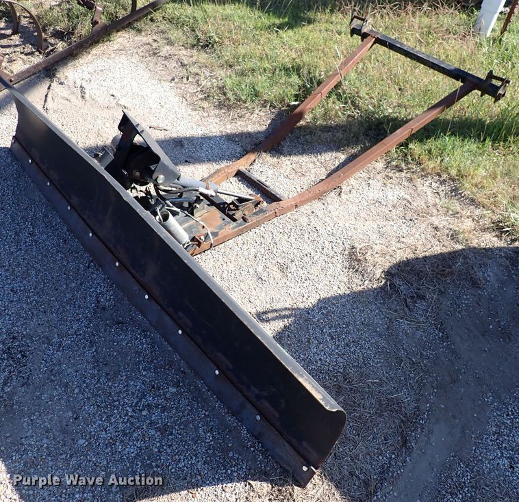 image for item IB9157 John Deere  snow plow