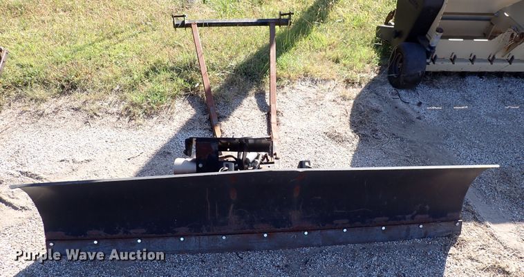 image for item IB9157 John Deere  snow plow