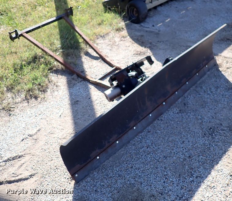 image for item IB9157 John Deere  snow plow