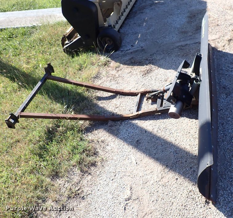 image for item IB9157 John Deere  snow plow