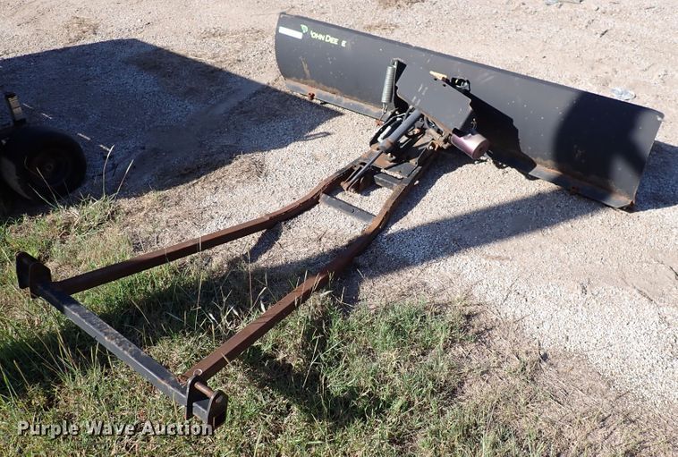 image for item IB9157 John Deere  snow plow