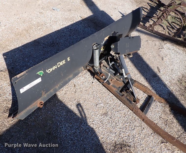 image for item IB9157 John Deere  snow plow