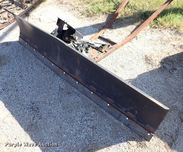 image for item IB9157 John Deere  snow plow