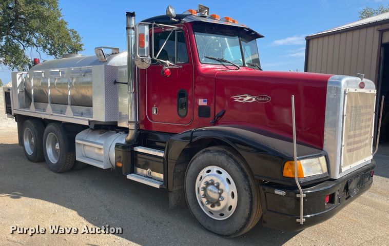 image for item JQ9448 1988 Peterbilt 377  water truck