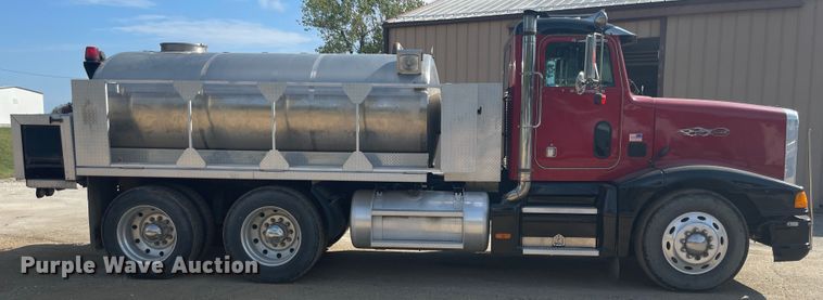 image for item JQ9448 1988 Peterbilt 377  water truck