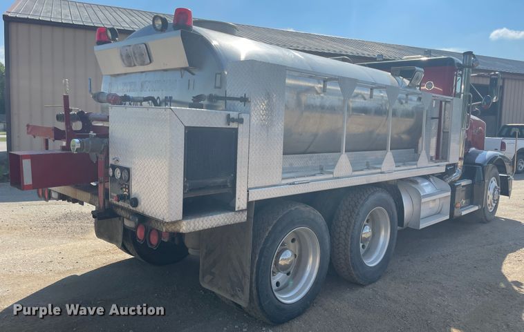 image for item JQ9448 1988 Peterbilt 377  water truck